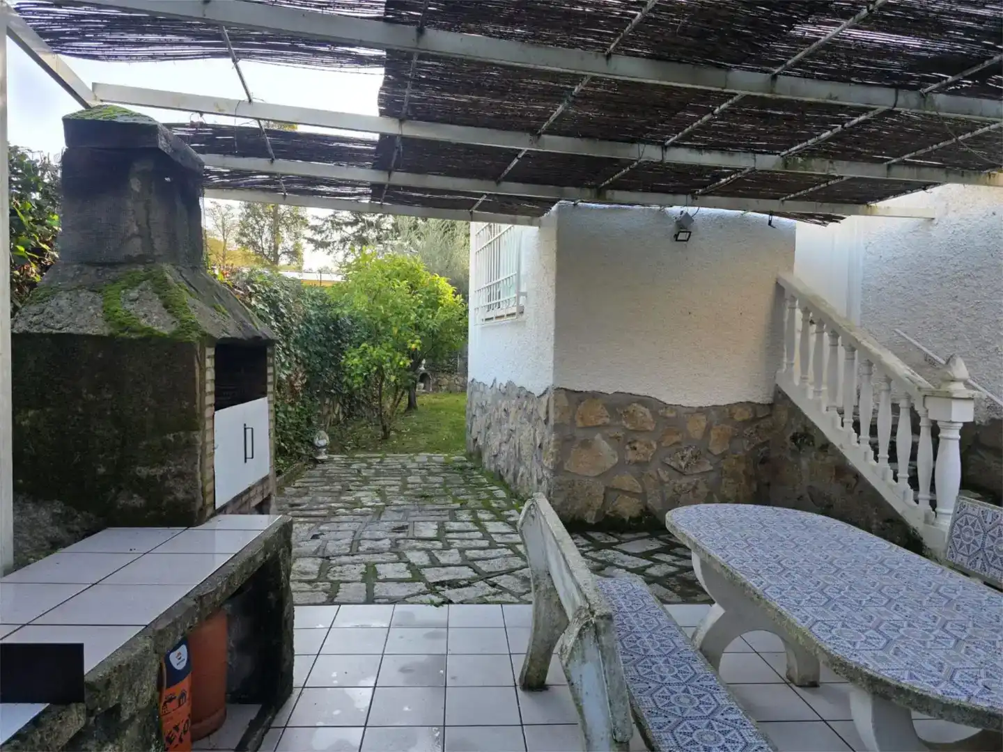 Terrassa de Casa o xalet en venda en La Adrada  amb Aire condicionat, Piscina i Balcó