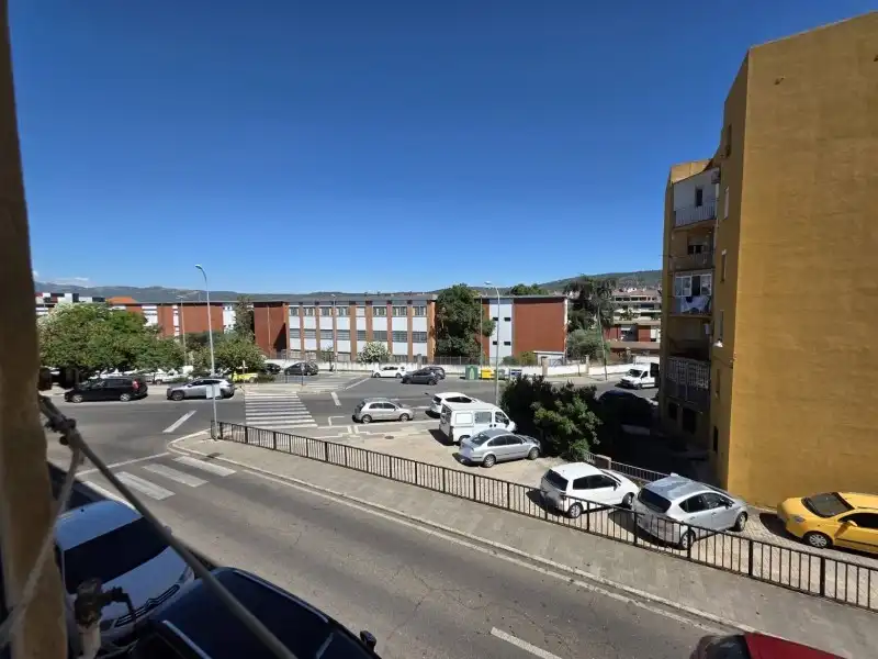 Außenansicht von Wohnung zum Verkauf in Plasencia mit Privatgarten und Balkon