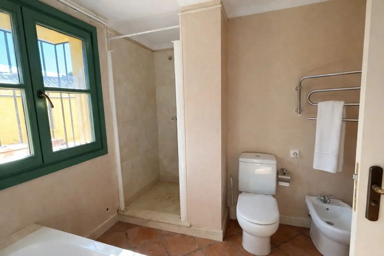 Bany de Casa adosada en venda en Sotogrande amb Terrassa, Balcó i Piscina comunitària