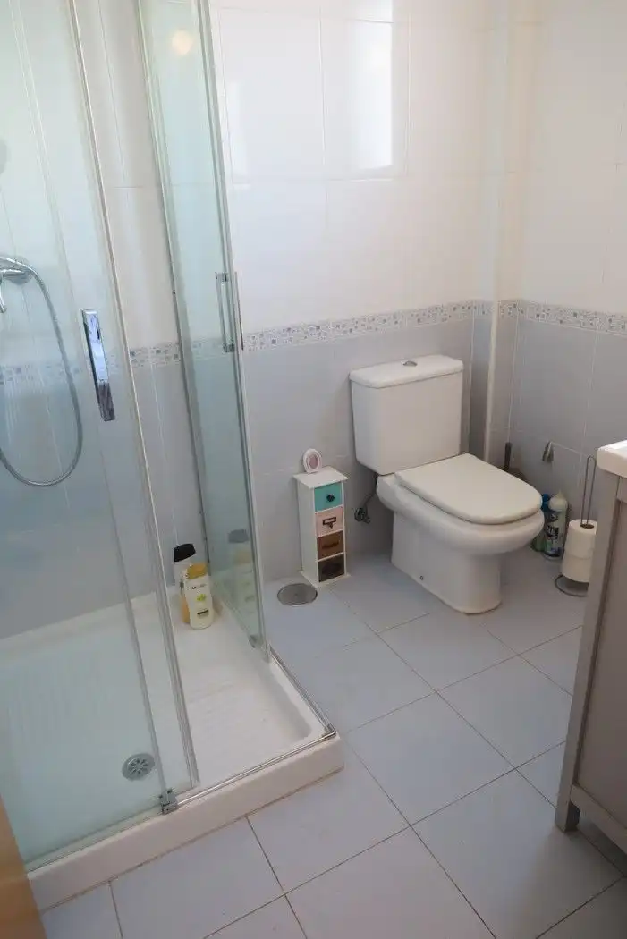 Bany de Casa o xalet en venda en El Campello amb Aire condicionat, Jardí privat i Terrassa