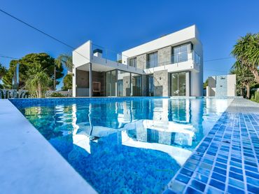 Villa avec piscine à vendre à La Caleta - La Calalga -  Les Bassetes