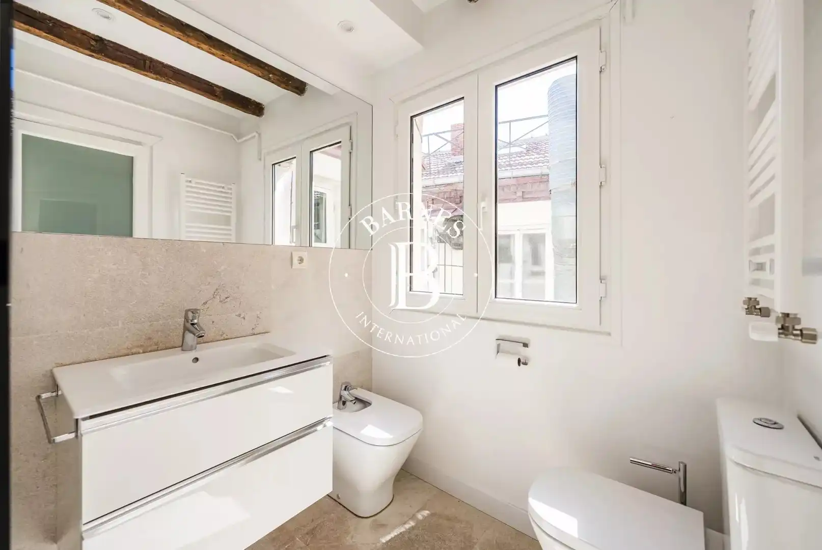 Badezimmer von Wohnung zur Miete in Madrid mit Klimaanlage, Heizung und Ofen