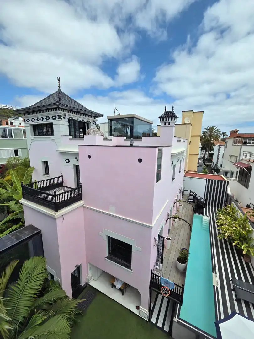 Vista exterior de Casa o xalet en venda en Las Palmas de Gran Canaria amb Jardí privat, Terrassa i Traster