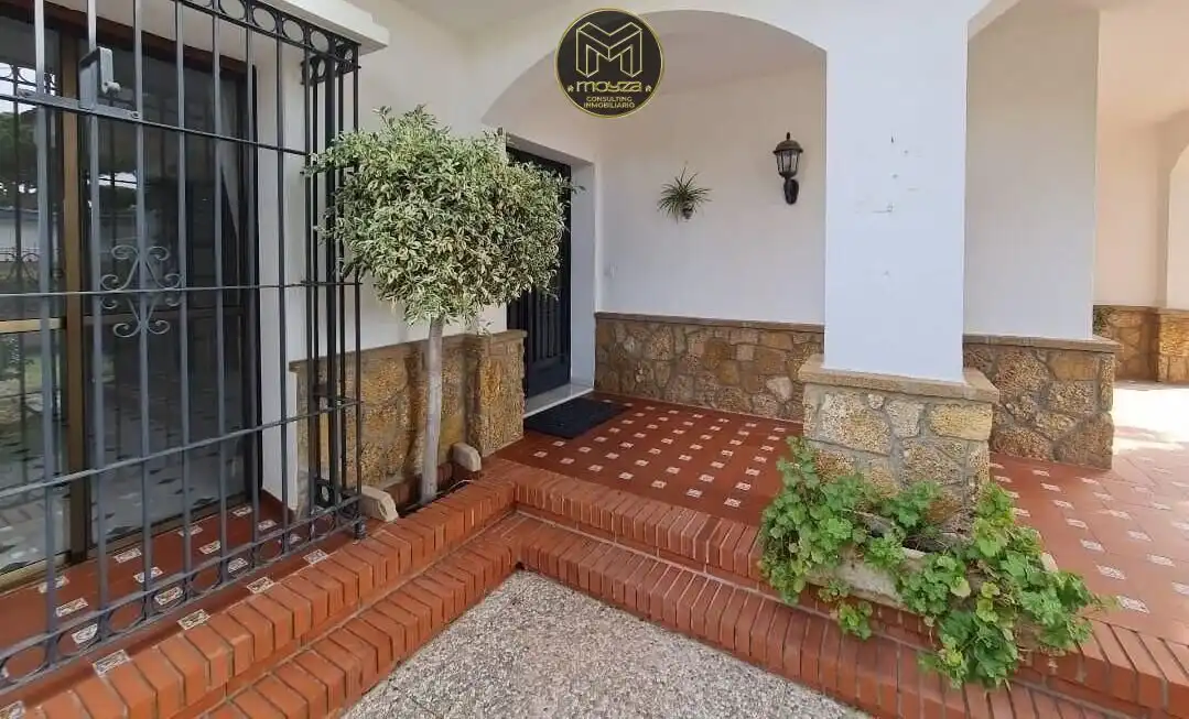 Houses for sale in Rota  with Air Conditioner, Terrace and Storage room