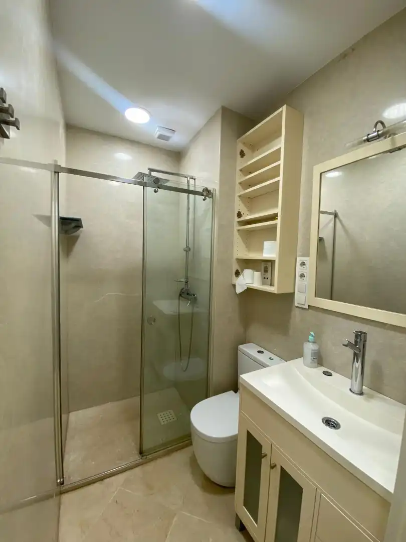 Baño de Piso en venta en Sevilla con Aire acondicionado, Trastero y Amueblado