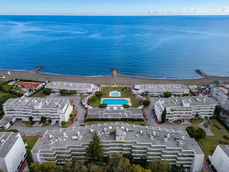 Vista exterior de Apartament en venda en Marbella amb Aire condicionat, Calefacció i Terrassa