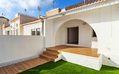 Exterior view of Single-family semi-detached for sale in San Miguel de Salinas  with Terrace