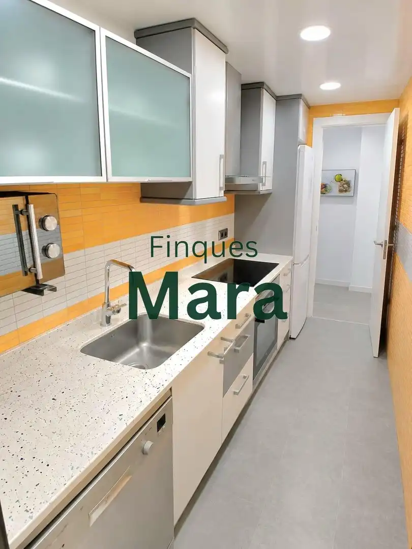 Cocina de Piso en venta en Sant Boi de Llobregat con Aire acondicionado y Balcón