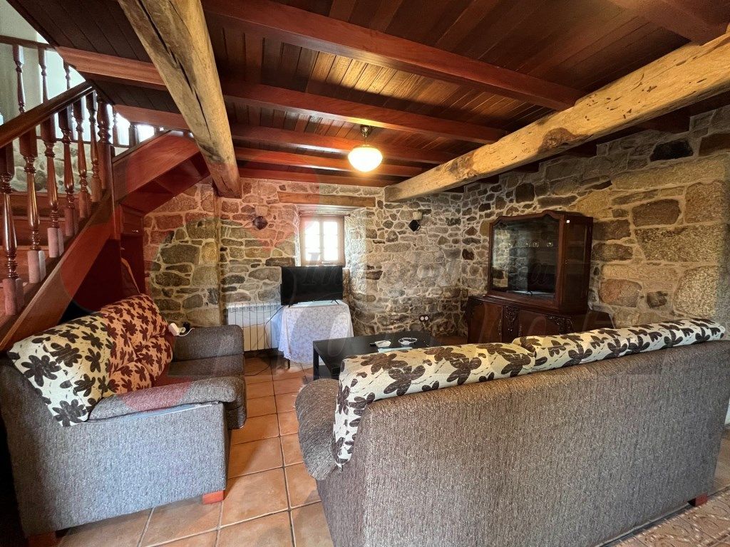 Sala d'estar de Casa o xalet en venda en Guitiriz amb Moblat i Forn