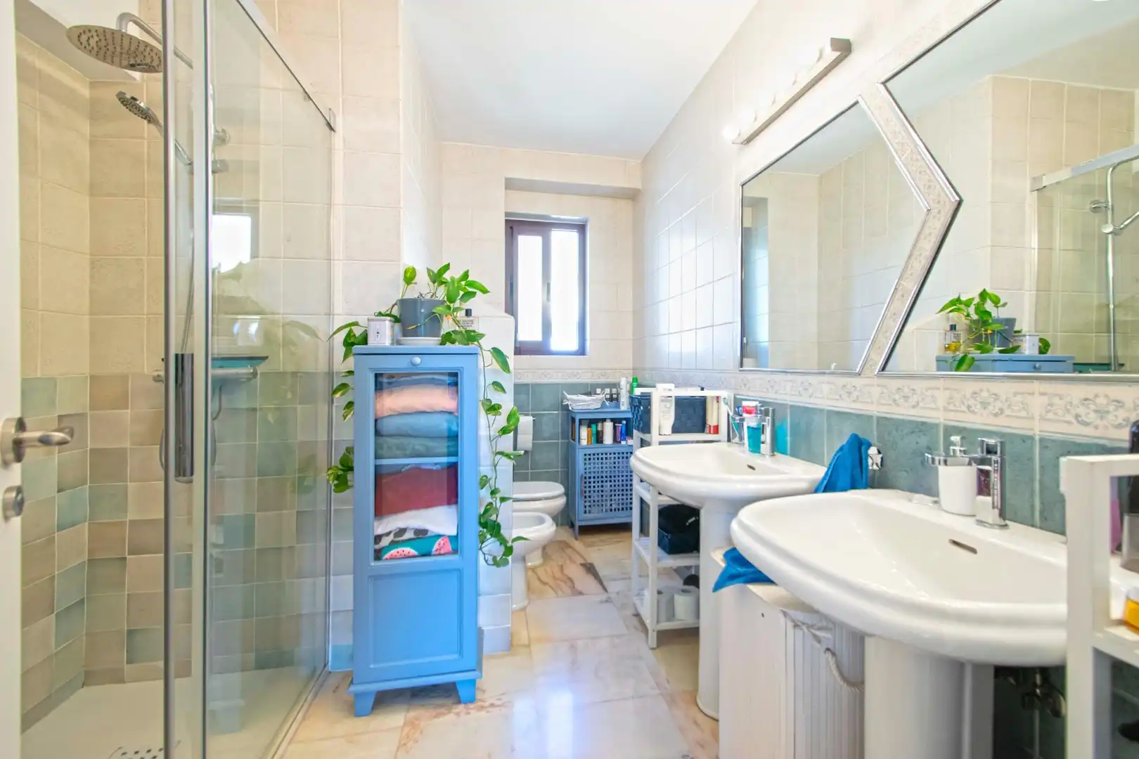 Bathroom of Flat for sale in Sevilla  with Air Conditioner and Terrace