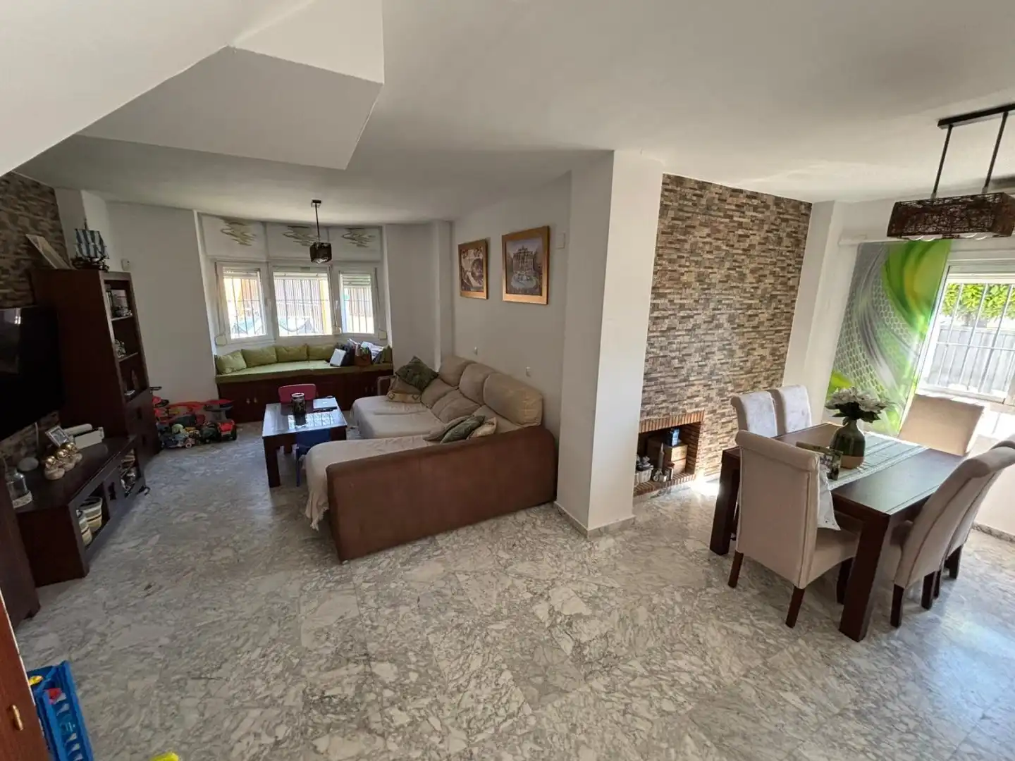 Sala de estar de Casa adosada en venta en Bormujos con Aire acondicionado, Terraza y Trastero