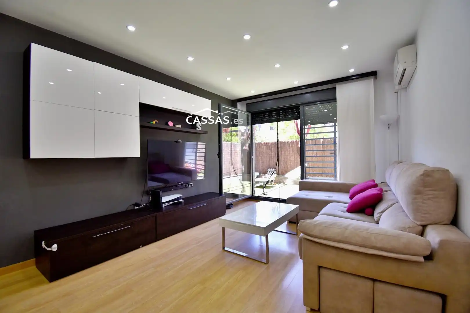 Sala de estar de Planta baja en venta en Torrejón de Ardoz con Aire acondicionado, Calefacción y Jardín privado