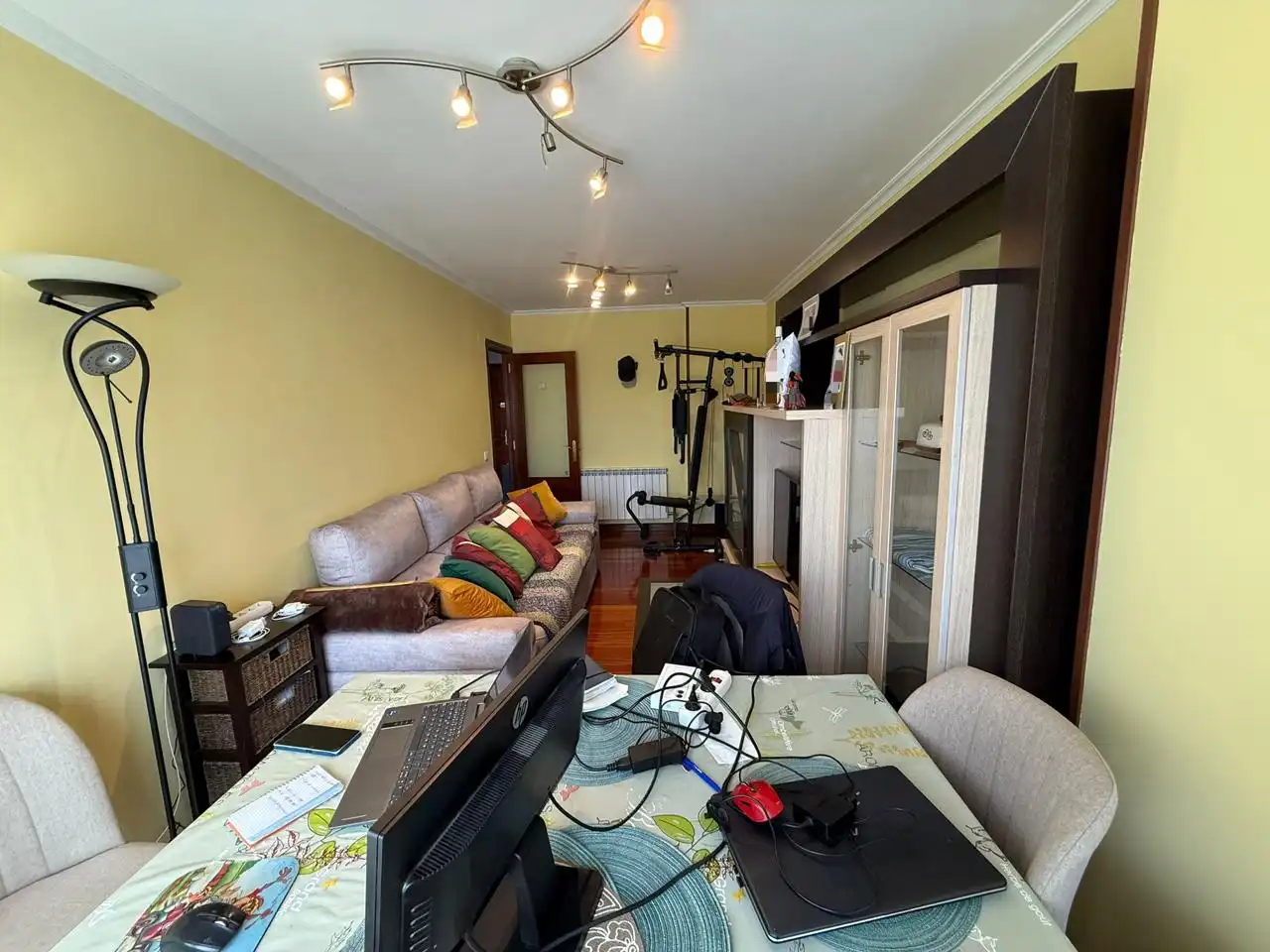 Sala de estar de Piso en venta en Castro-Urdiales con Calefacción, Parquet y Terraza