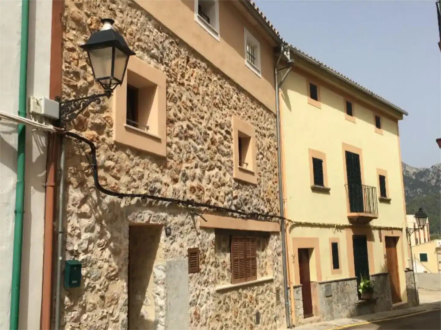 Vista exterior de Casa adosada en venda en Bunyola amb Parquet i Traster