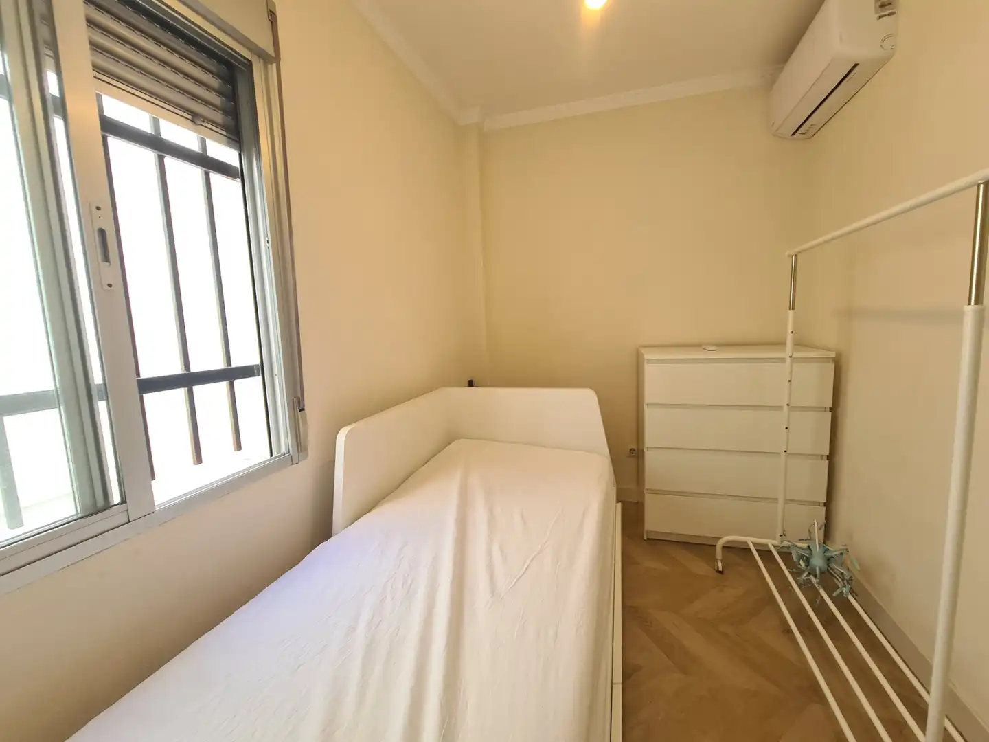 Bedroom of Flat for sale in Sevilla  with Air Conditioner, Storage room and Balcony