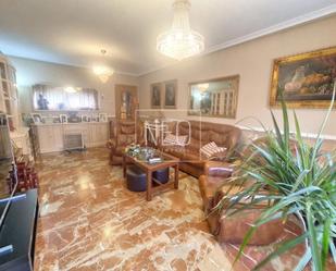 Sala d'estar de Casa adosada en venda en Seseña amb Aire condicionat i Terrassa