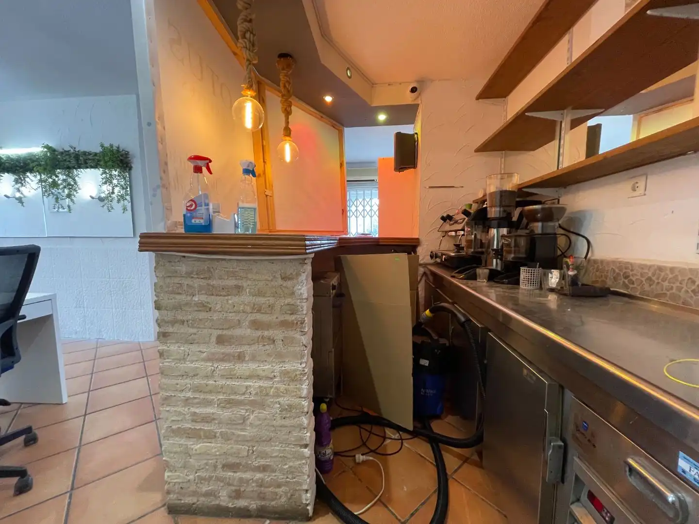 Küche von Geschaftsraum zur Miete in Torrevieja mit Klimaanlage, Heizung und Terrasse