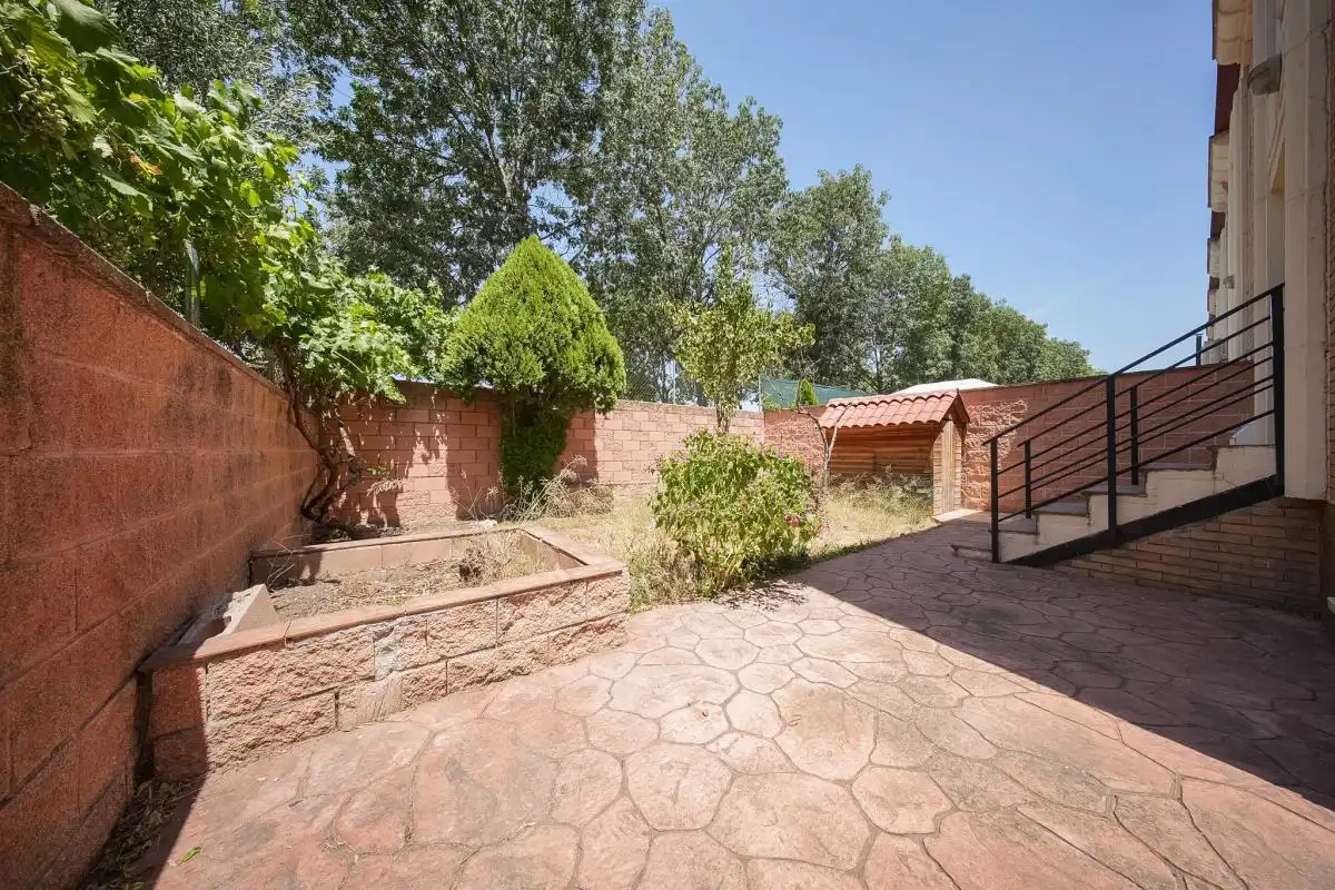 Jardí de Casa adosada en venda en Azuqueca de Henares amb Aire condicionat, Calefacció i Jardí privat