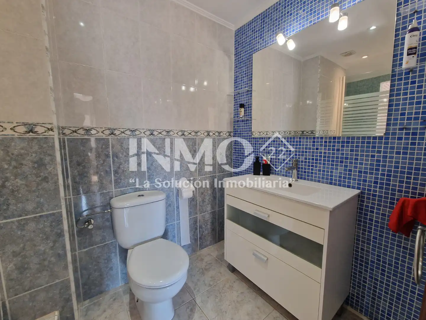 Badezimmer von Wohnungen zum Verkauf in Cambrils mit Klimaanlage, Privatgarten und Terrasse
