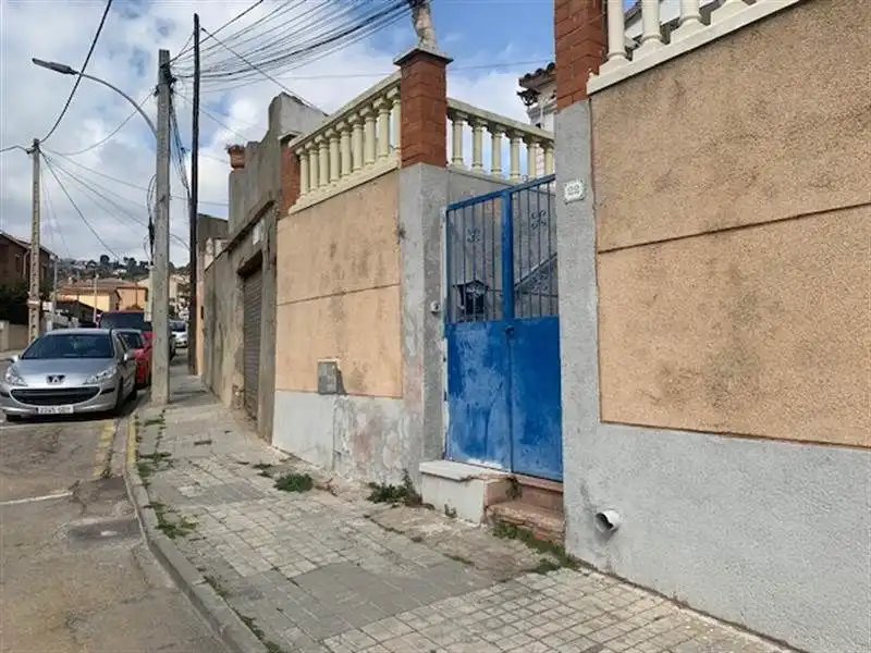 Exterior view of Houses for sale in Sant Vicenç Dels Horts