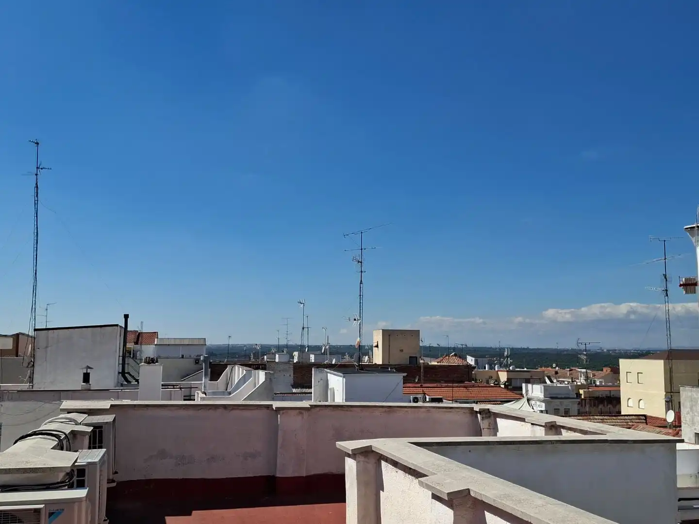 Vista exterior de Local en venda en Madrid amb Calefacció i Terrassa