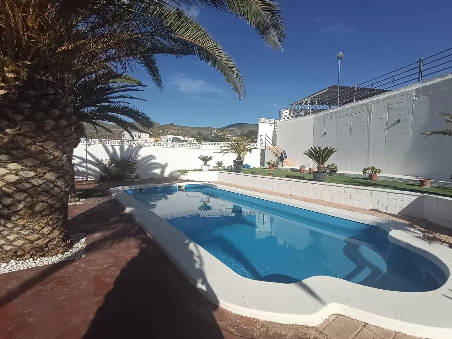 Schwimmbecken von Einfamilien-Reihenhaus zum Verkauf in Petrer mit Klimaanlage, Heizung und Gemeinschaftspool