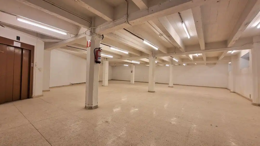 Fabrikhallen zur Miete in Donostia - San Sebastián 