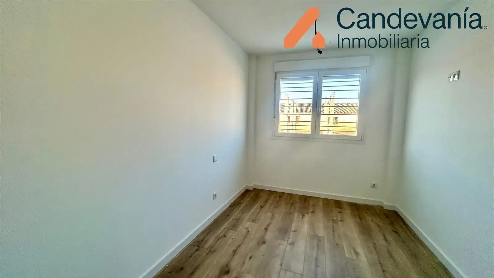 Casa adosada en venda en San Mateo de Gállego amb Calefacció i Jardí privat