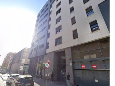 Individual with lift to rent in Calle la Serna 5