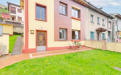 Vista exterior de Casa o xalet en venda en Mieres (Asturias) amb Jardí privat, Terrassa i Traster