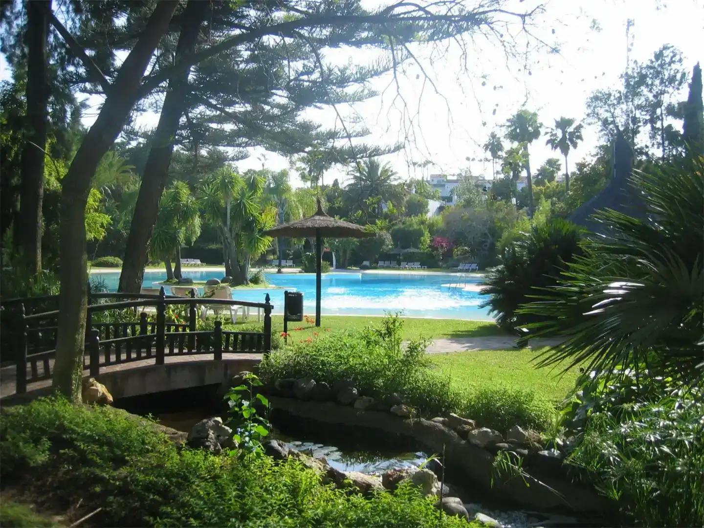 Piscina de Pis en venda en Estepona amb Aire condicionat, Jardí privat i Piscina
