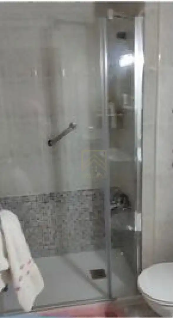 Bany de Pis de lloguer en Torrelavega  amb Calefacció, Jardí privat i Parquet