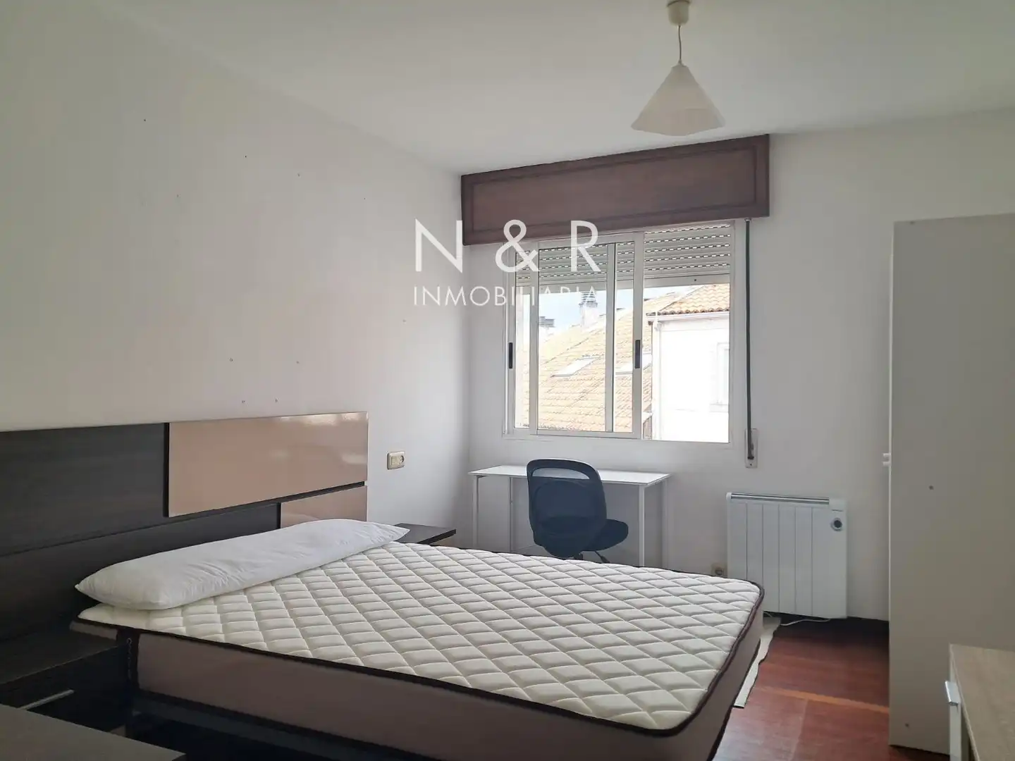 Bedroom of Flat for rent in Santiago de Compostela   with Heating and Furnished