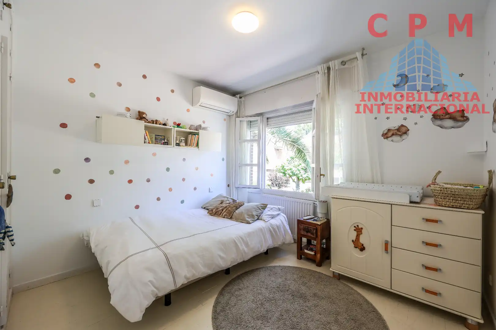 Habitación de Casa adosada de alquiler en La Moraleja con Aire acondicionado, Calefacción y Jardín privado
