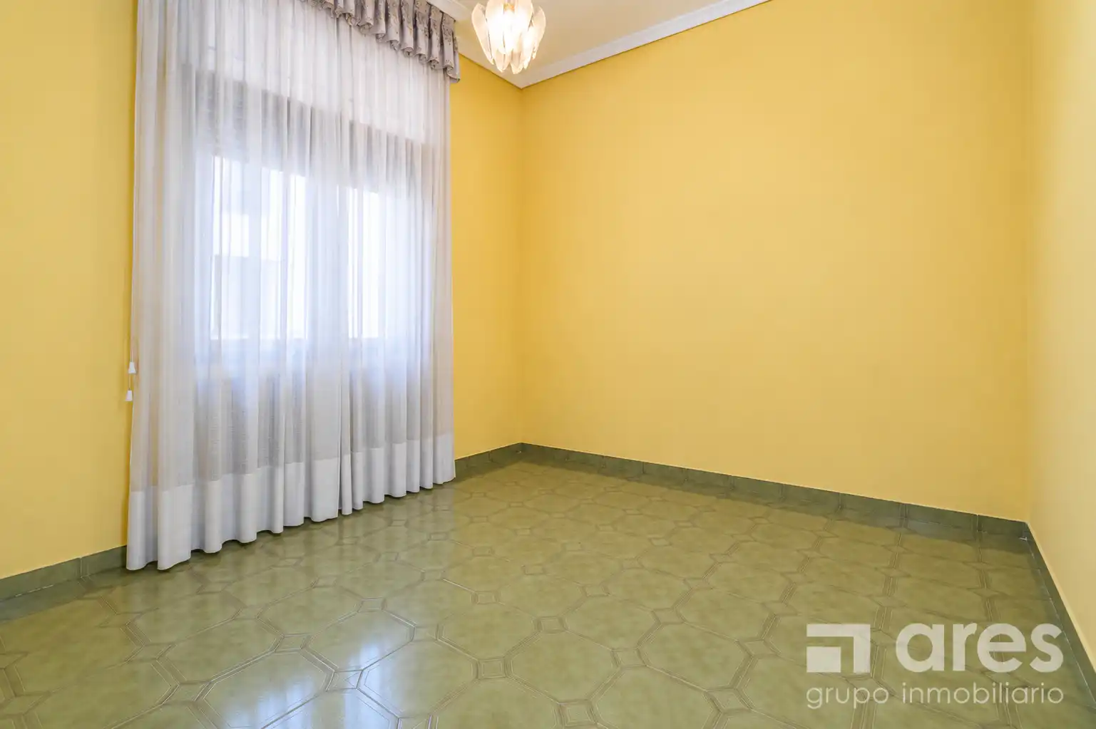 Habitación de Piso en venta en Madrid con Calefacción y Terraza