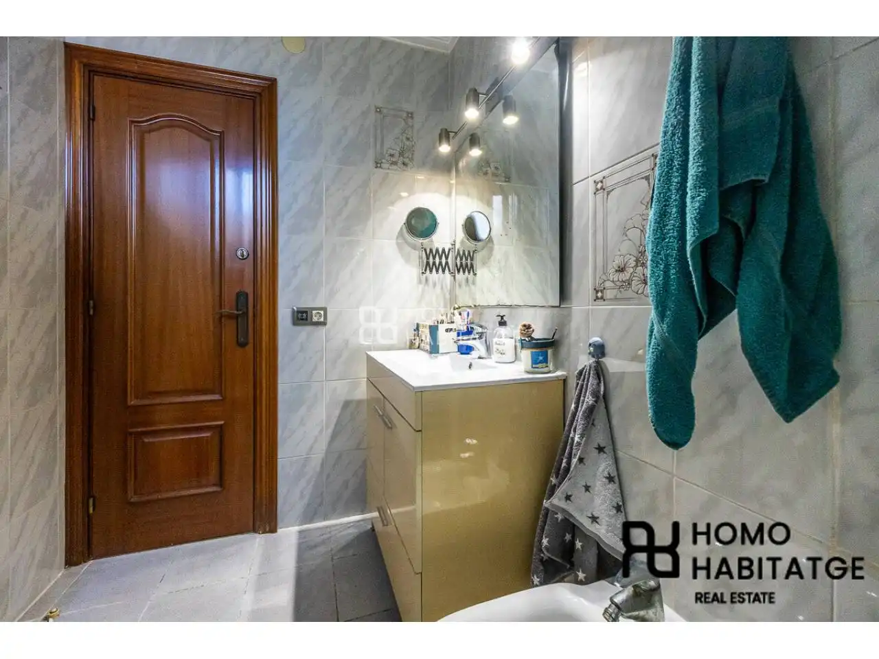 Bathroom of Flat for sale in Barberà del Vallès  with Heating, Parquet flooring and Terrace