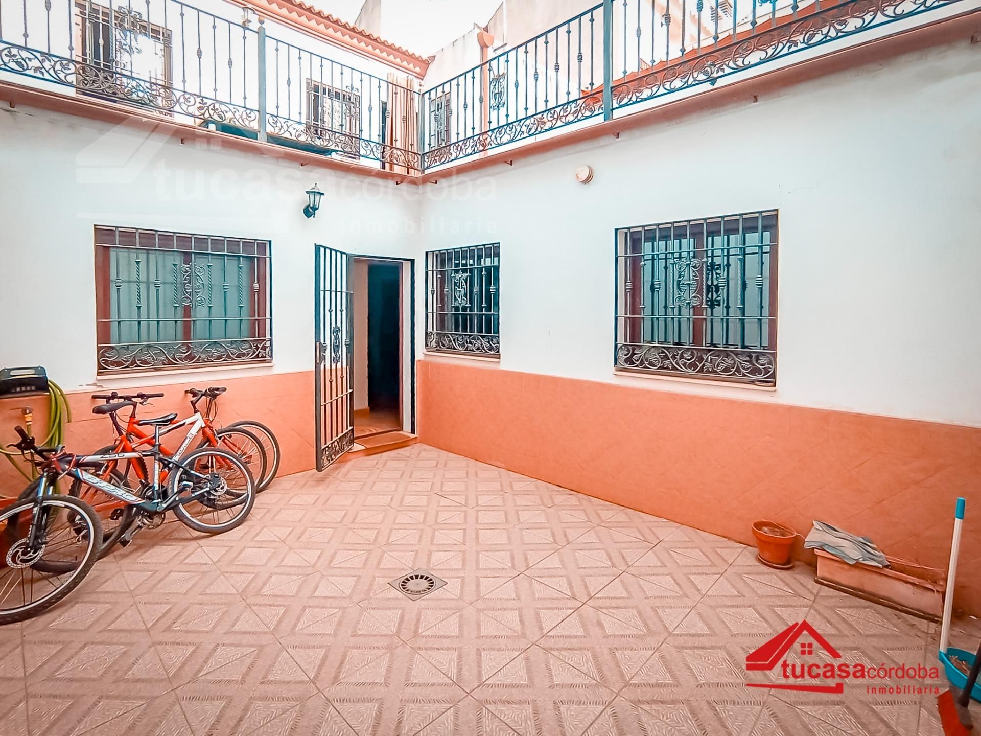 Vista exterior de Casa o xalet en venda en  Córdoba Capital amb Aire condicionat, Calefacció i Terrassa