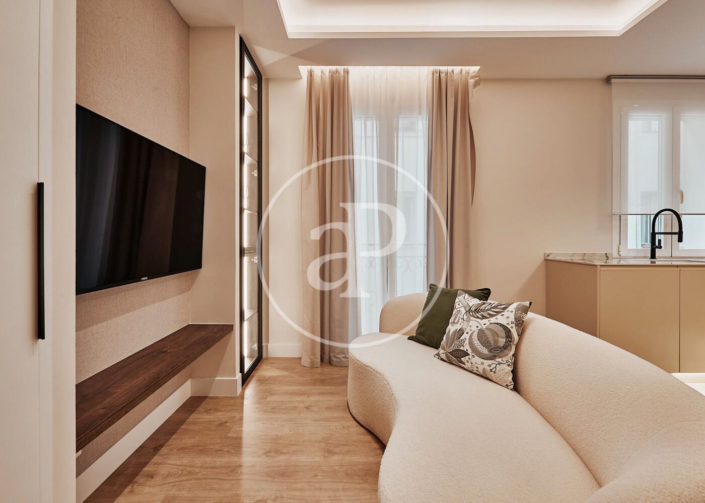 Sala d'estar de Pis en venda en  Madrid Capital amb Calefacció i Moblat