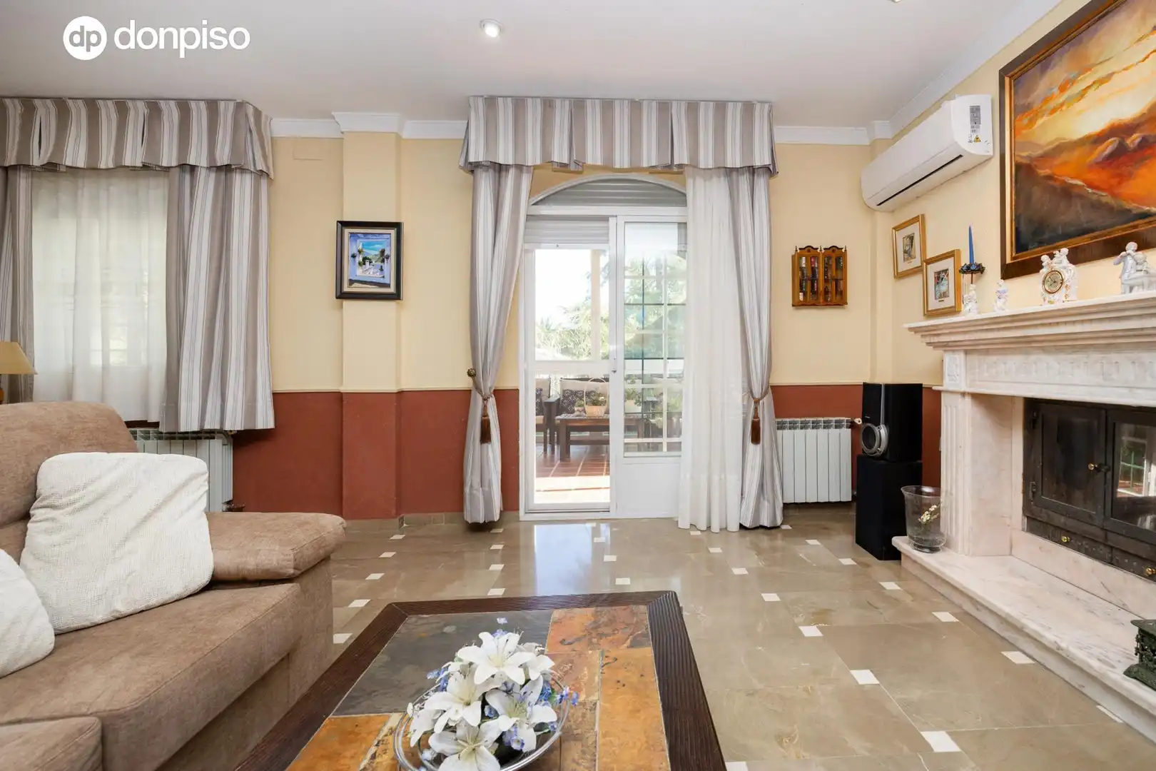 Sala de estar de Casa o chalet en venta en Atarfe con Calefacción, Jardín privado y Terraza