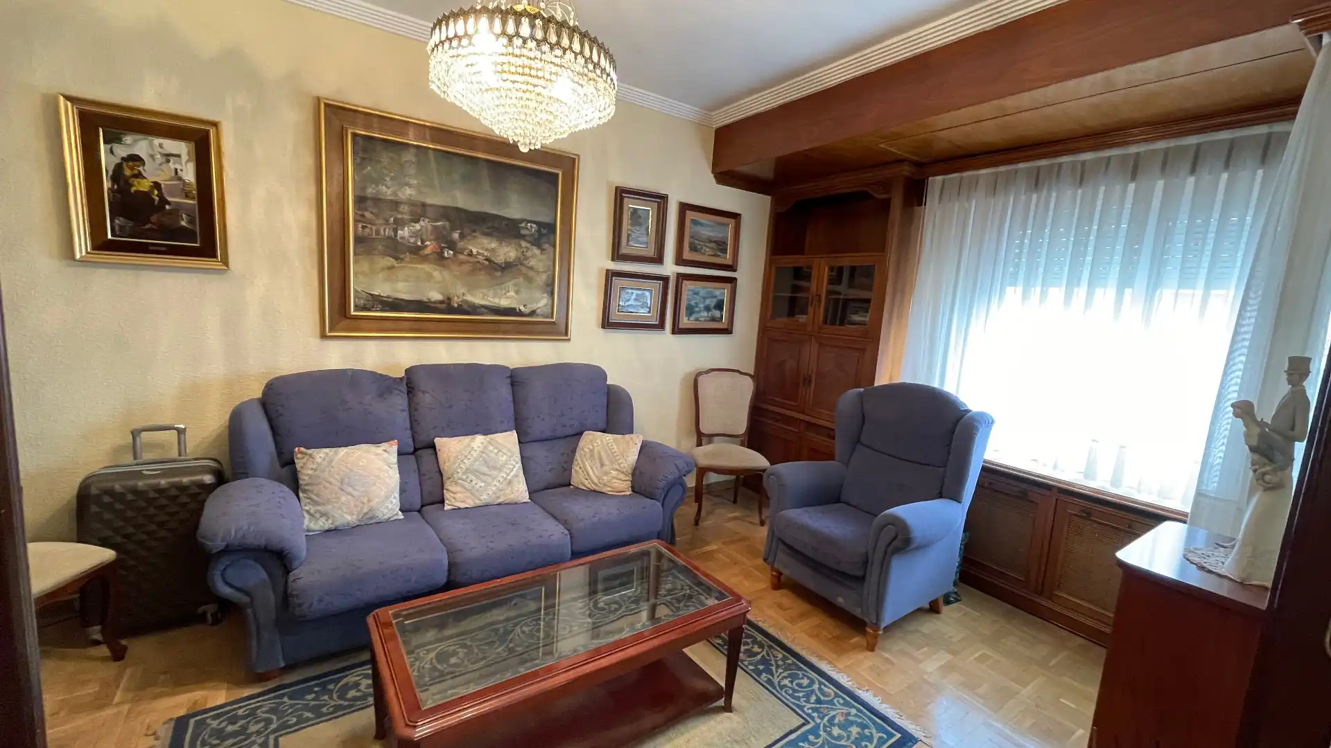 Sala d'estar de Pis en venda en Salamanca amb Calefacció, Parquet i Moblat