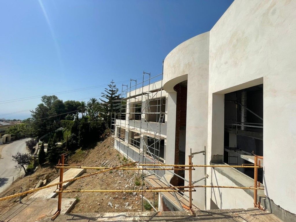 Vista exterior de Casa o xalet en venda en Marbella amb Aire condicionat, Calefacció i Jardí privat