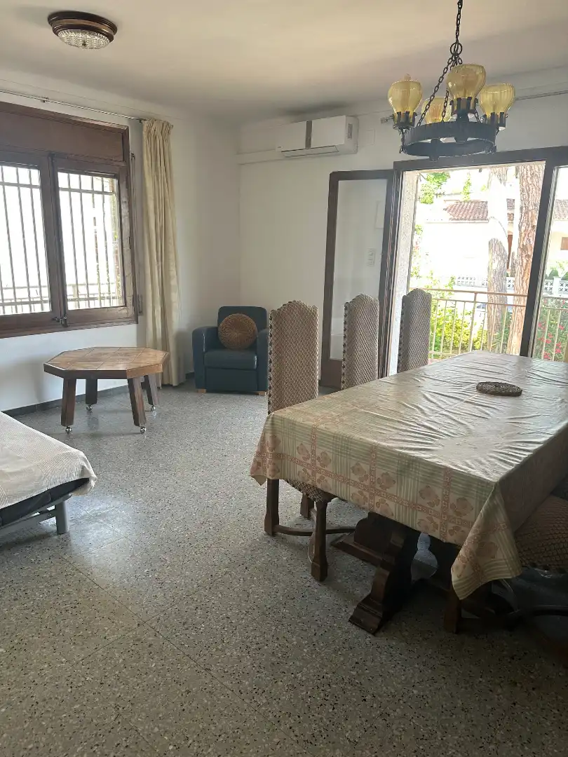 Menjador de Casa o xalet en venda en L'Escala amb Jardí privat i Terrassa