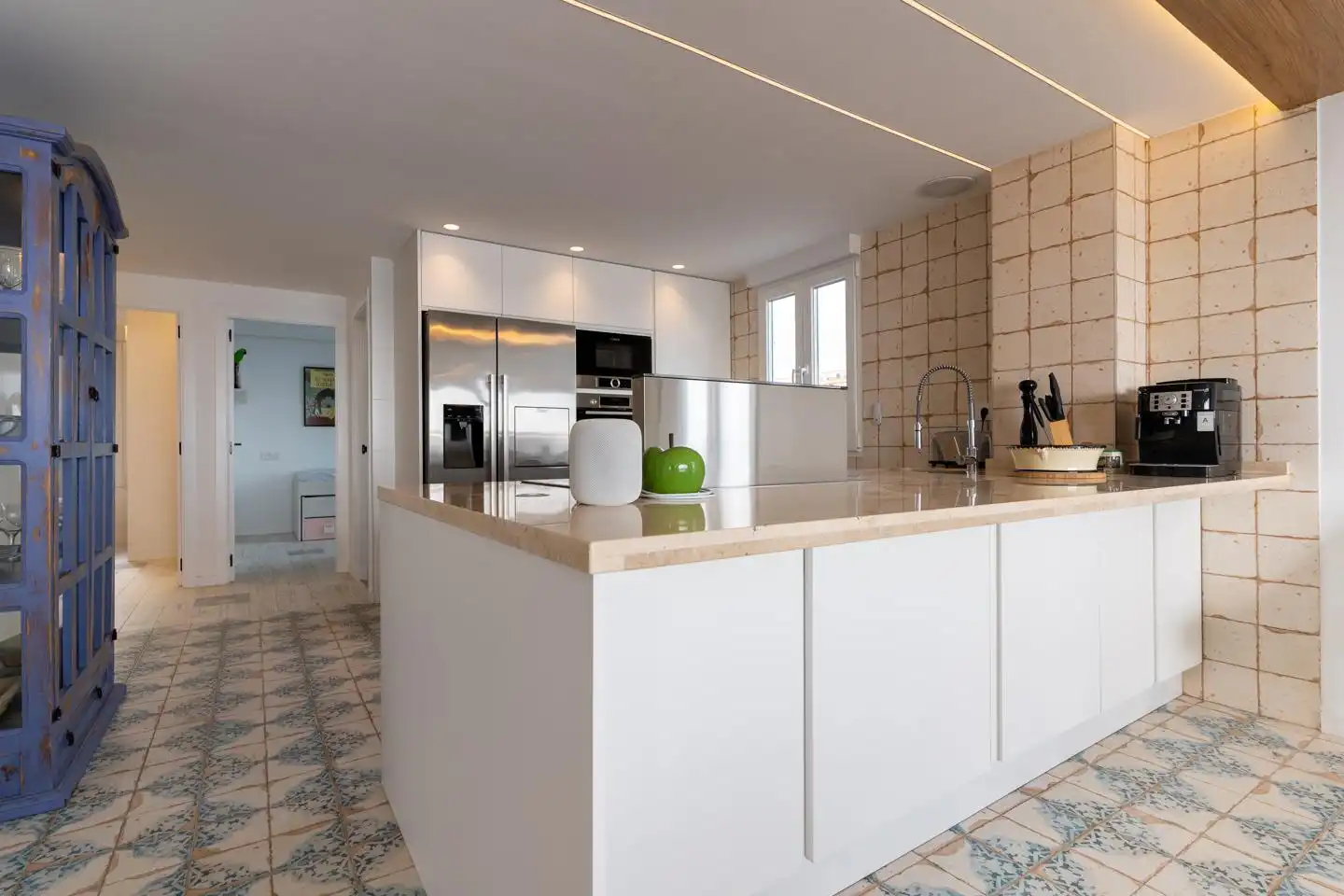 Küche von Wohnung zum Verkauf in Santa Pola mit Klimaanlage, Heizung und Terrasse