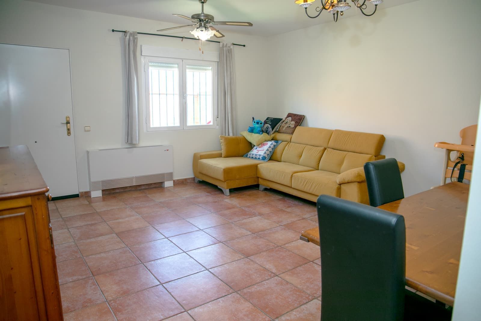 Living room of Single-family semi-detached for sale in Valmojado  with Air Conditioner and Private garden