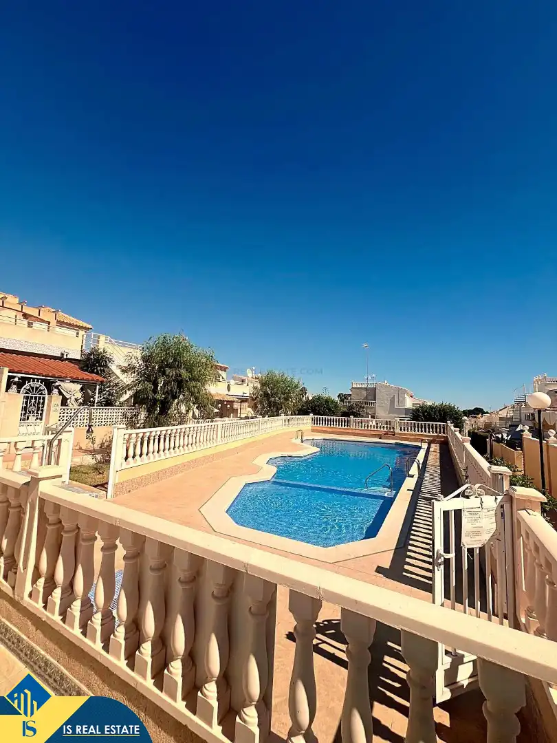 Bungalow con piscina en venta en Orihuela Costa, imagen 2