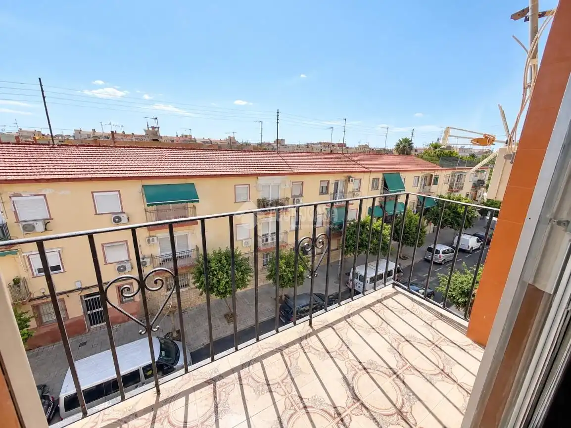 Flat with terrace for sale in Florida - Ciudad de Asís, imagen 2