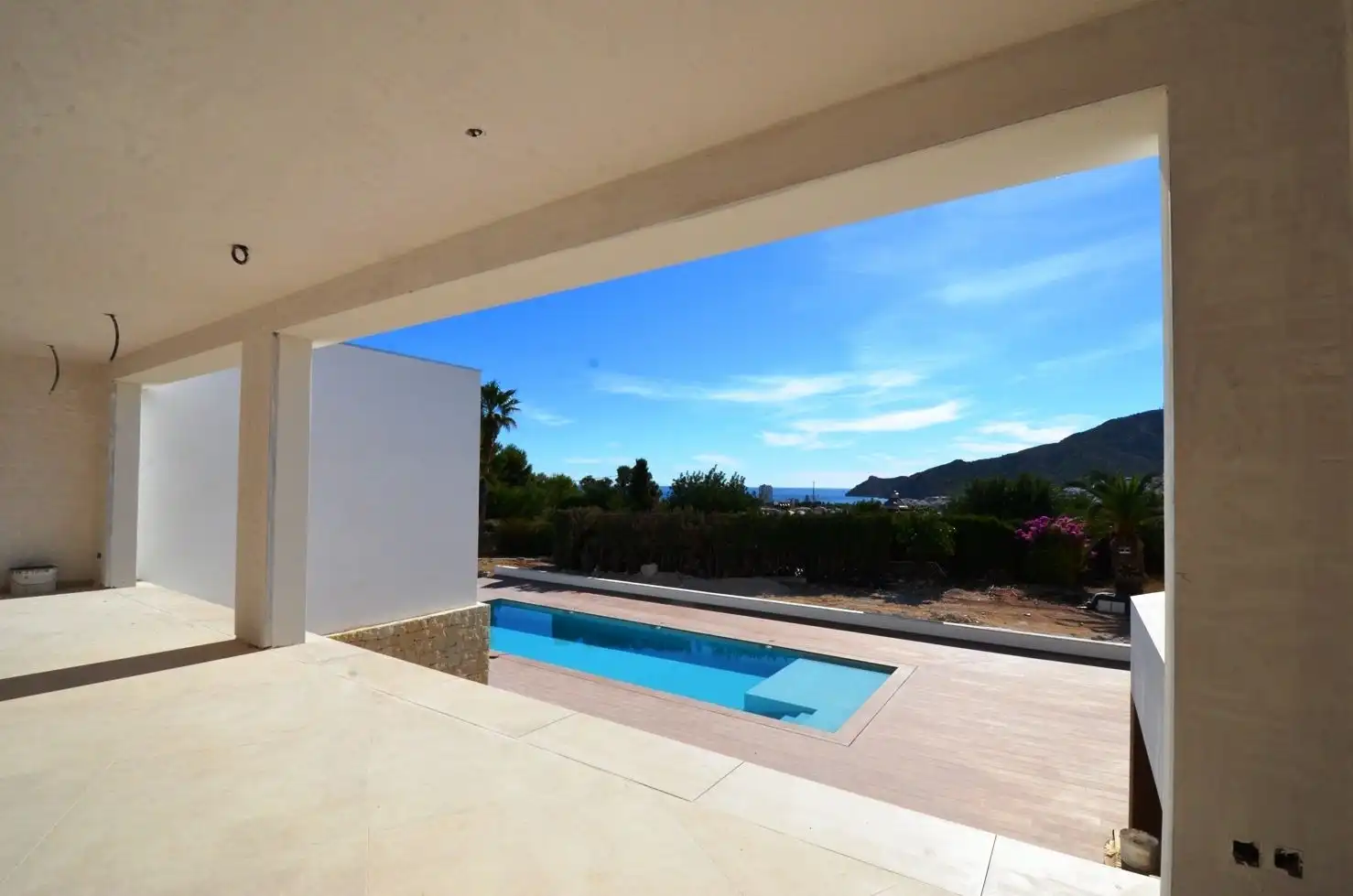 Vista exterior de Casa o xalet en venda en L'Alfàs del Pi amb Aire condicionat, Calefacció i Jardí privat