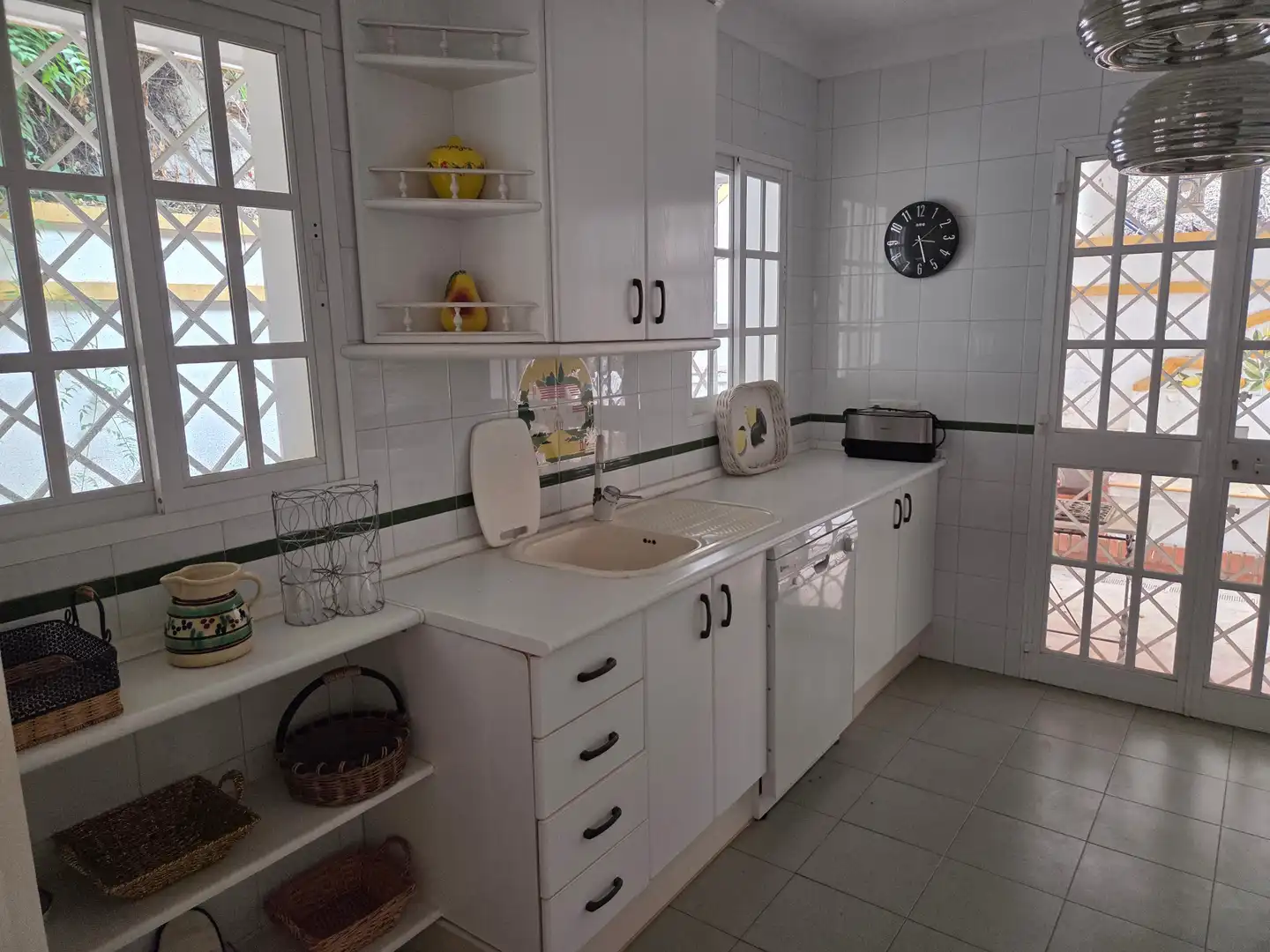 Cocina de Casa o chalet en venta en Vélez-Málaga con Aire acondicionado, Jardín privado y Terraza