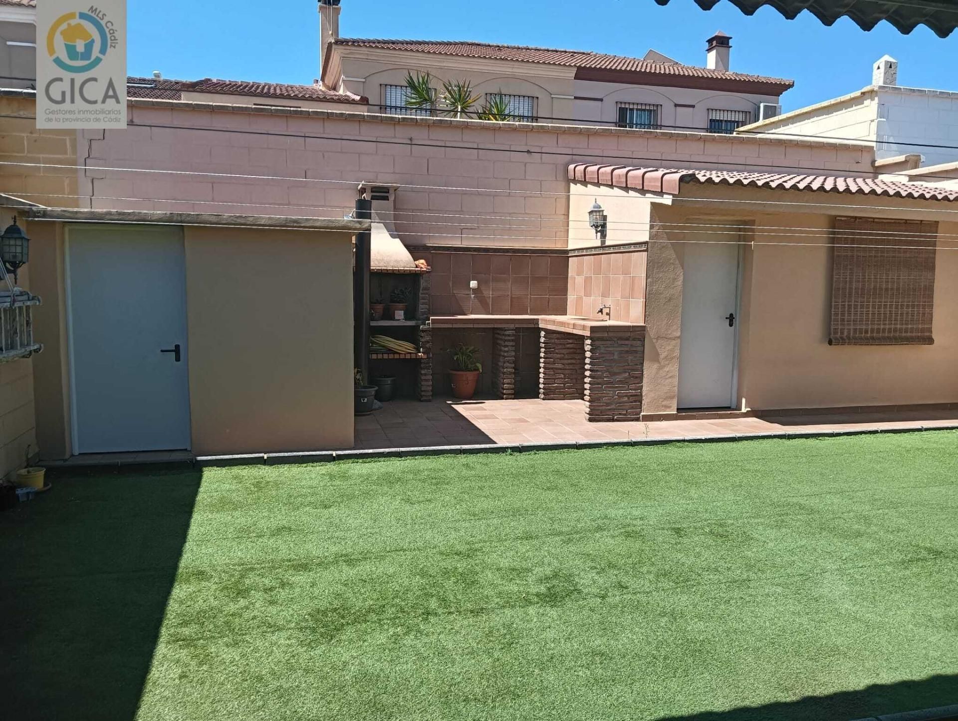 Terrace of Single-family semi-detached for sale in Algeciras  with Private garden