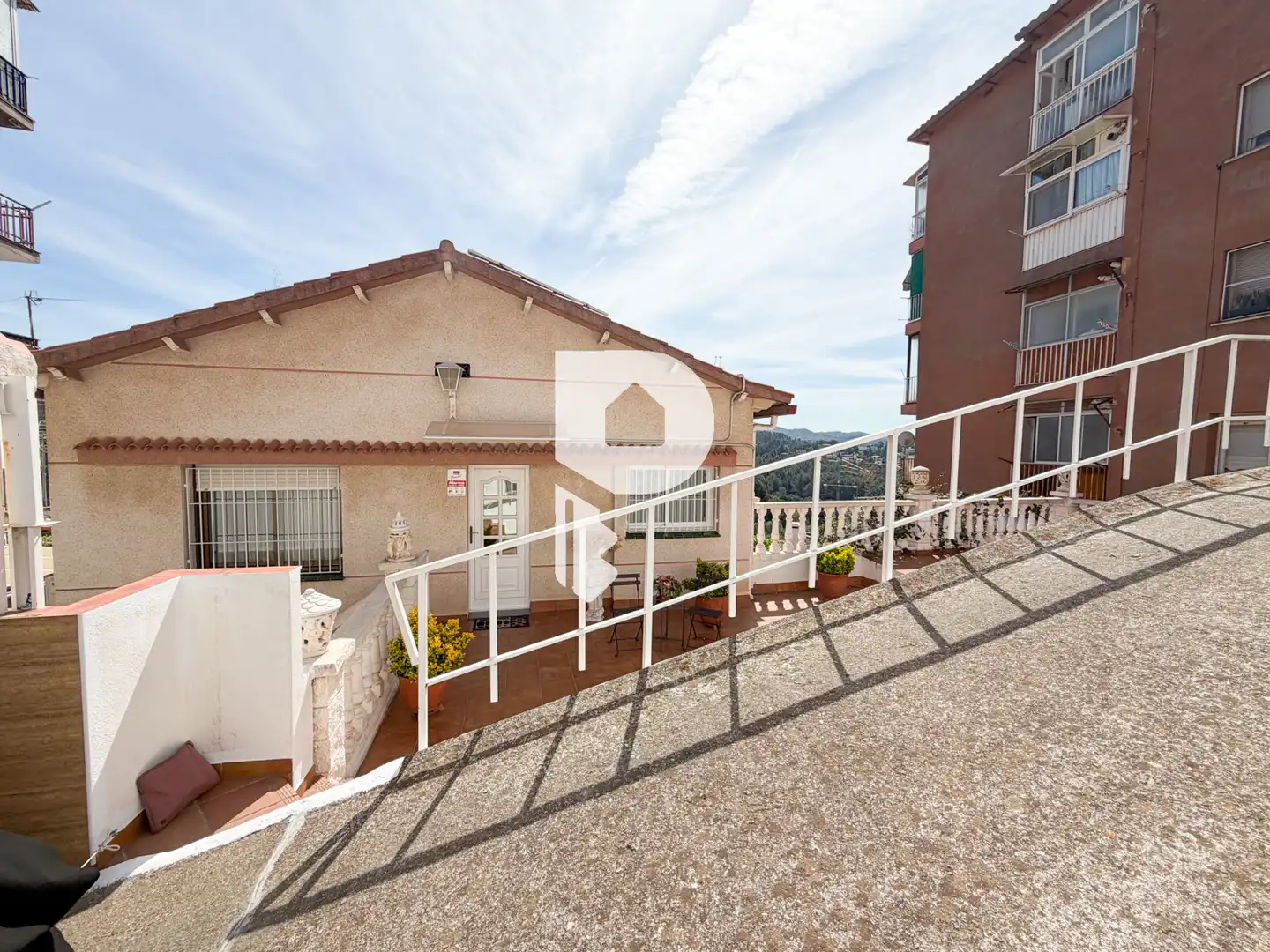 Vista exterior de Casa o xalet en venda en El Papiol amb Aire condicionat, Calefacció i Jardí privat